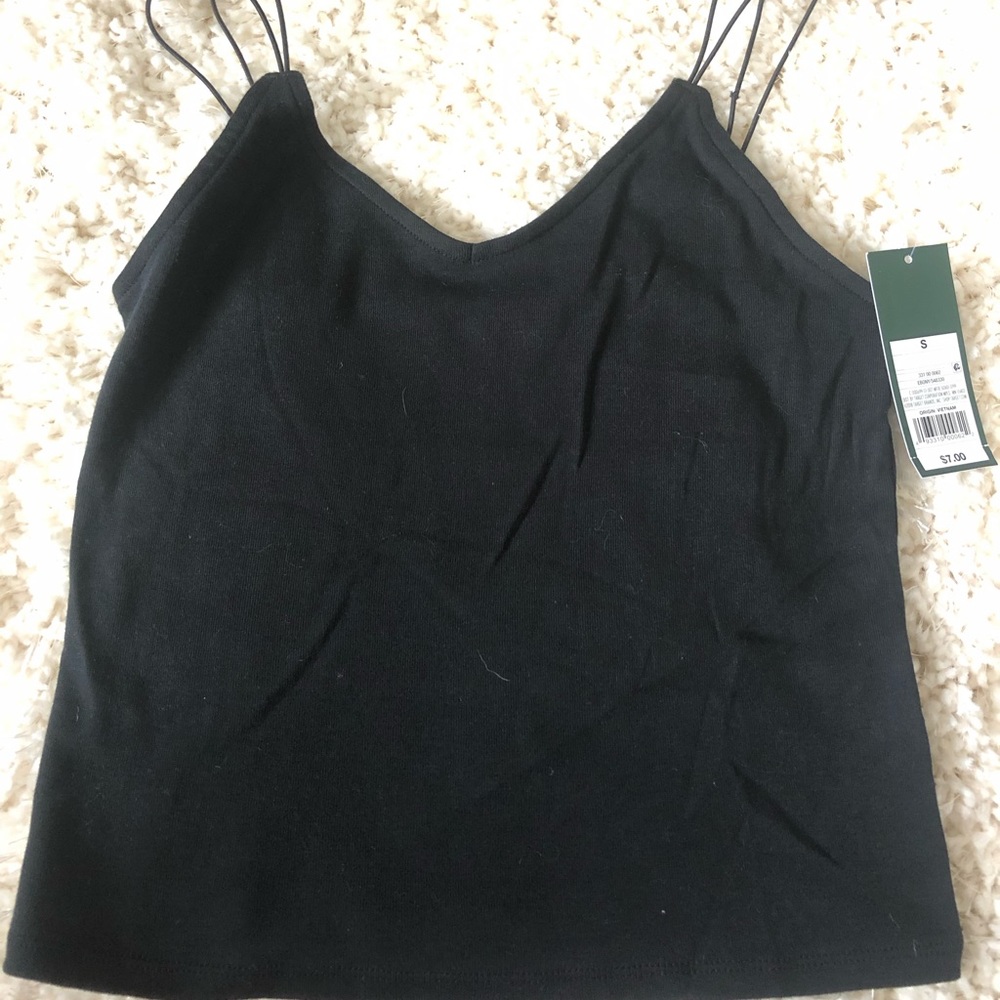 Black cropped tank